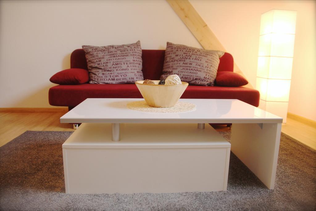 Kirchturmblick Euren Apartment *